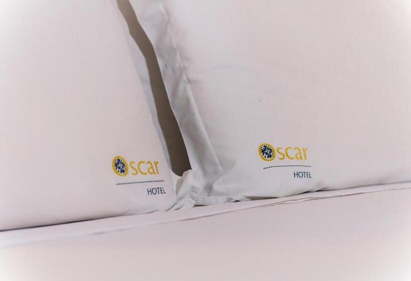 标准三人间, Oscar Hotel Executive