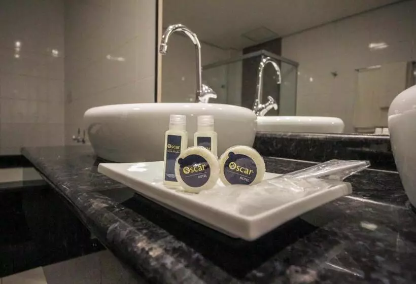 سوییت لوکس, Oscar Hotel Executive