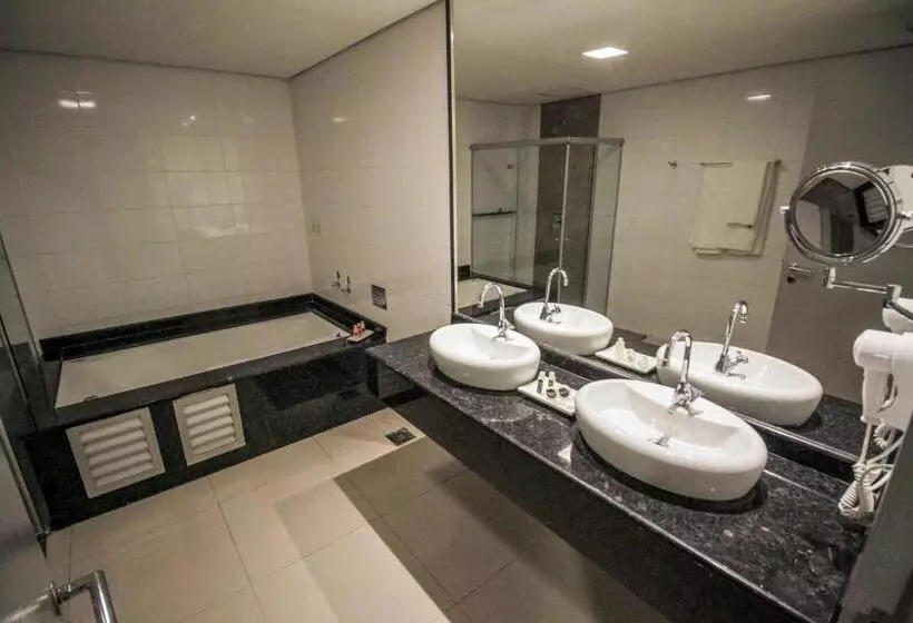 سوییت لوکس, Oscar Hotel Executive