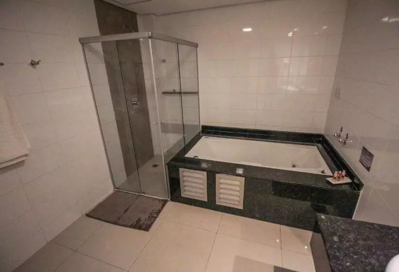 سوییت لوکس, Oscar Hotel Executive