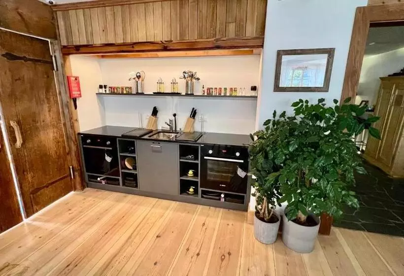 スタンダードルーム, Spannort Family Home With Common Kitchen And Self Check In