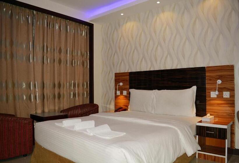 标准单人间, Zagy