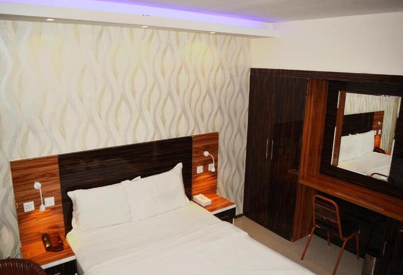 标准单人间, Zagy