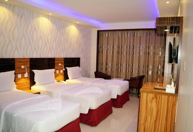 标准三人间, Zagy