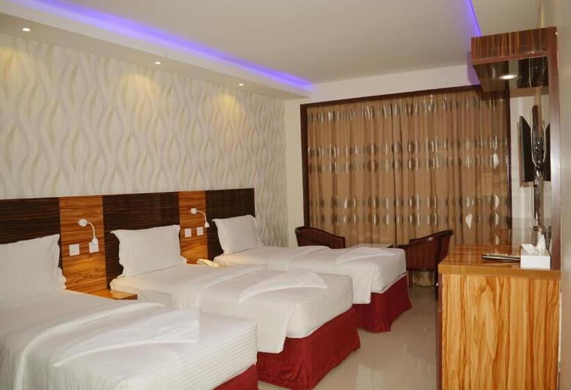 标准三人间, Zagy