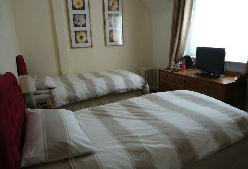 غرفة قياسية حمام مشترك, Maggie S