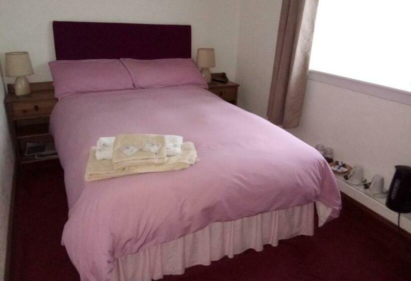 غرفة أساسية حمام مشترك, Maggie S