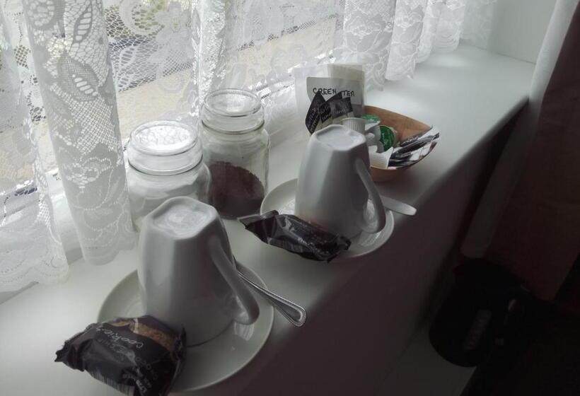 غرفة أساسية حمام مشترك, Maggie S