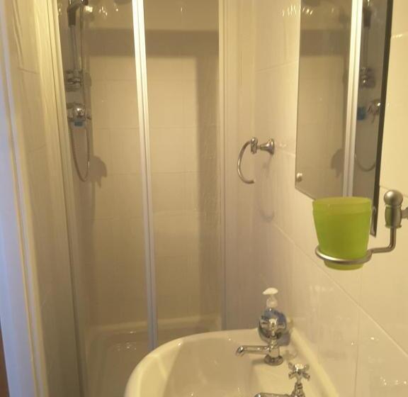 غرفة قياسية, Maggie S