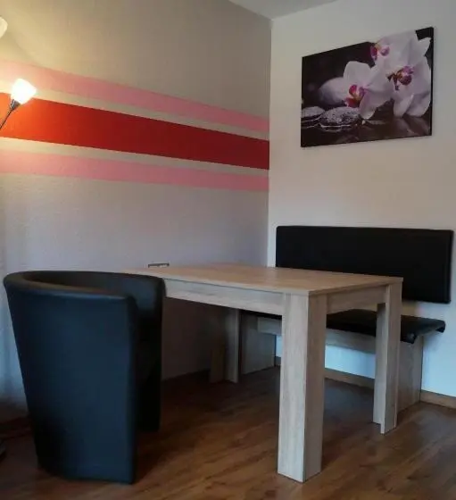 Huoneisto 1 Makuuhuone Puutarhanäkymä, Gästehaus Zur Mühle Dehm