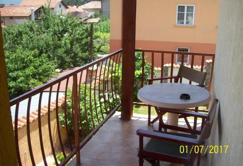 اتاق لوکس با بالکن, Guest House Gergevana