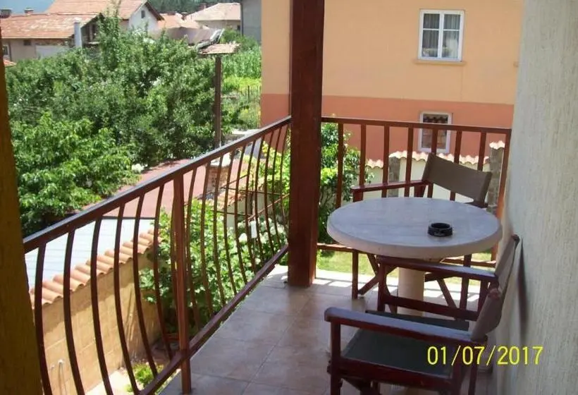 اتاق لوکس با بالکن, Guest House Gergevana