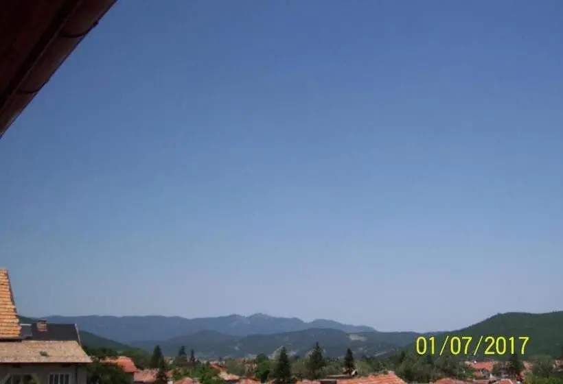 اتاق لوکس با بالکن, Guest House Gergevana