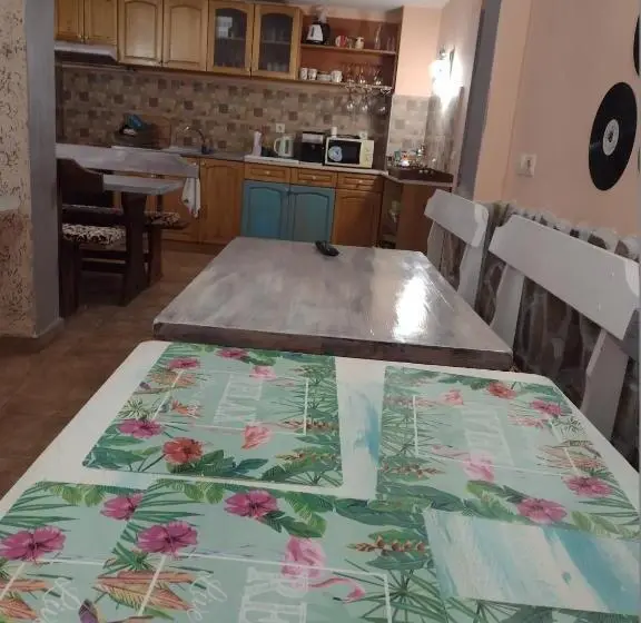 ویلای 1 خوابه, Guest House Gergevana