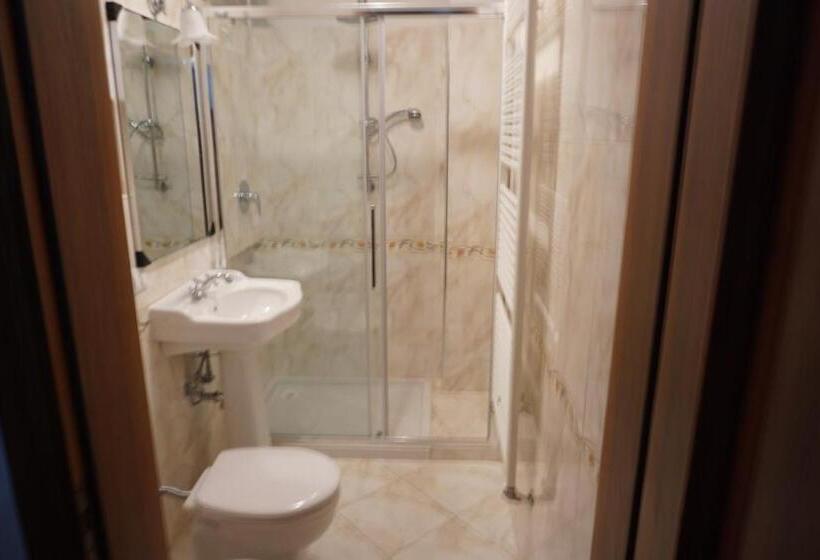 Standard room with outdoor bath, B & B Nina