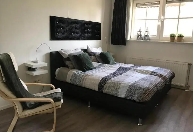 Deluxe-huone Puutarhanäkymä, De Beddestee