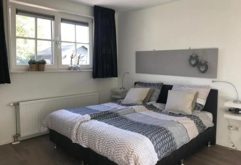 Deluxe-huone Puutarhanäkymä, De Beddestee