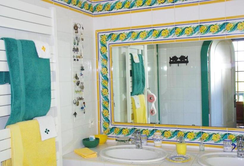 اتاق استاندارد با تخت بزرگ, Villa La Croix Basque