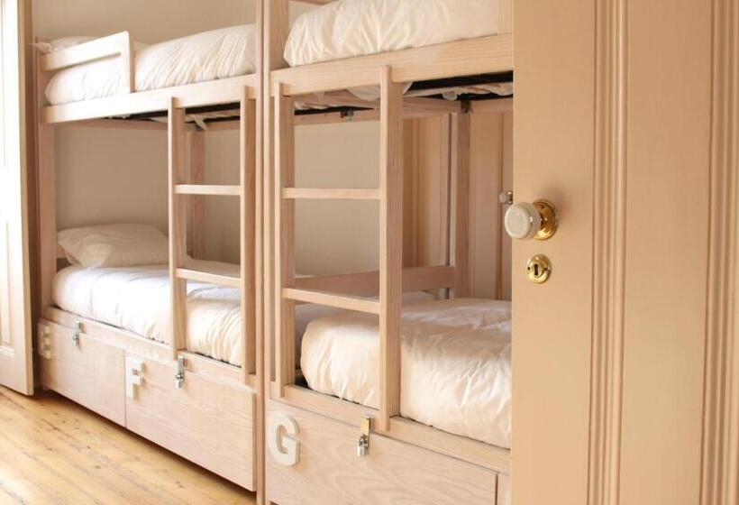 Кровать в Общей Комнате, Origens Hostel