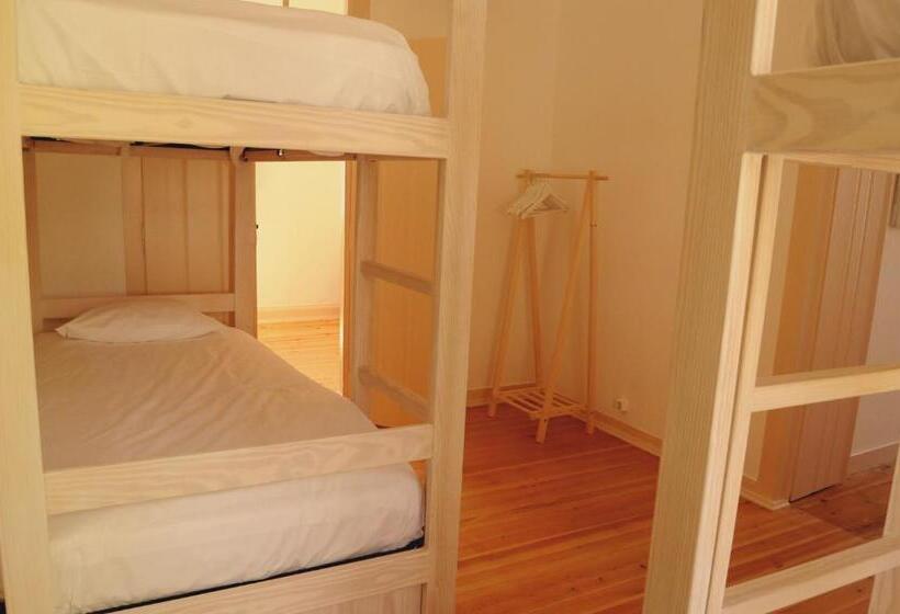 Кровать в Общей Комнате, Origens Hostel