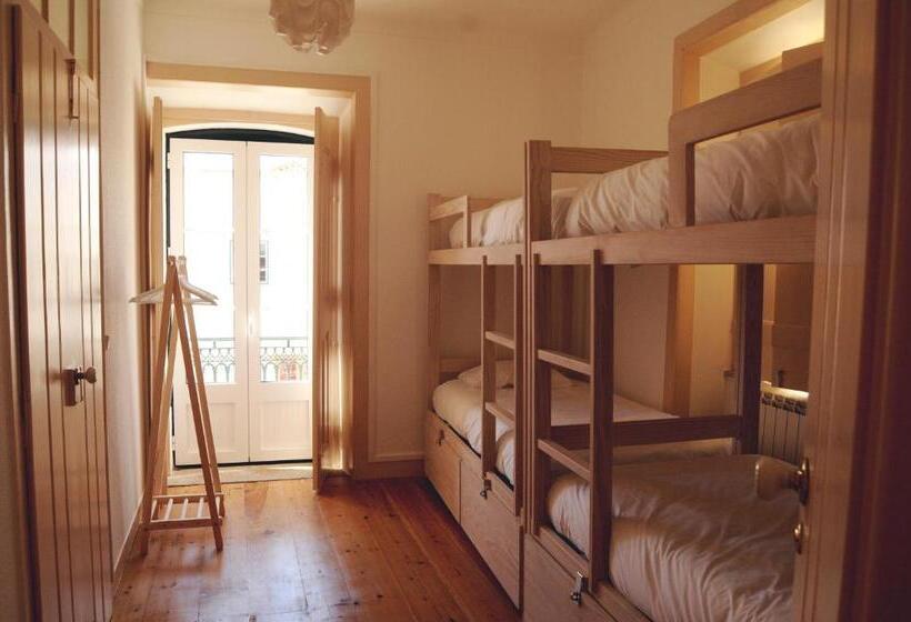 Кровать в Общей Комнате, Origens Hostel