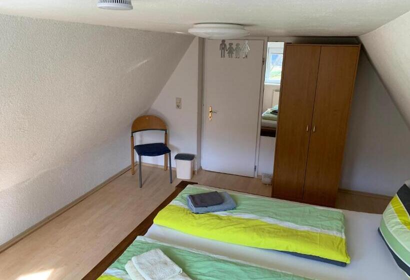 バス共有のスタンダードルーム, Haus Bergfriede