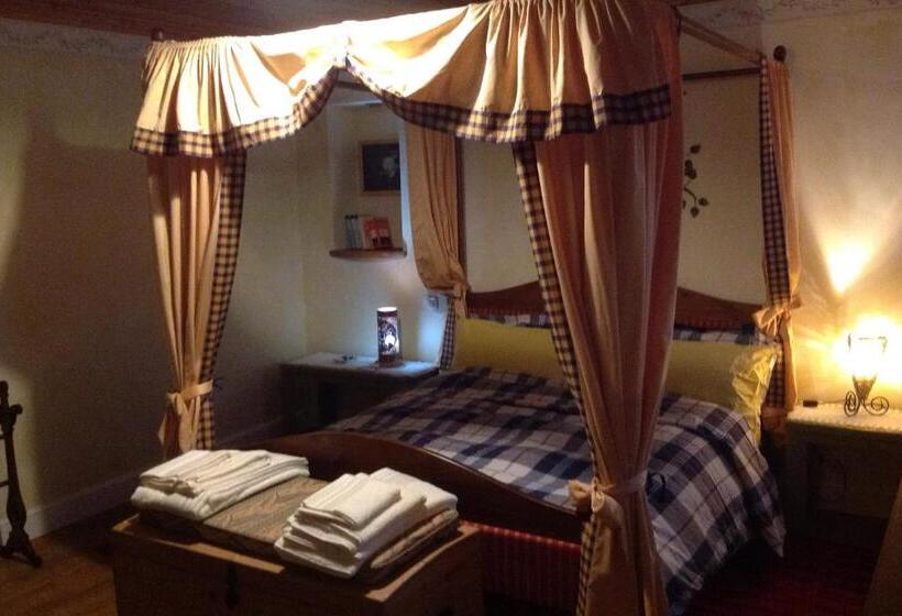 غرفة قياسية مطلّة علي الحديقة, East Wind