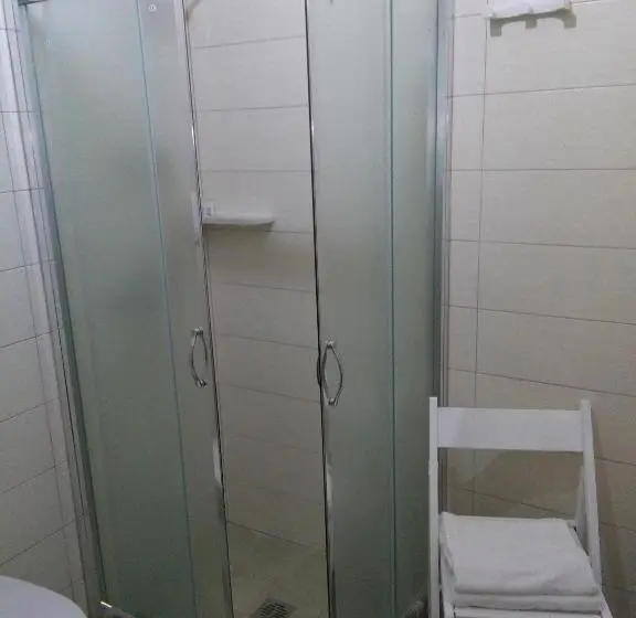Standard Kolmen Hengen Huone, Le 5 Volte