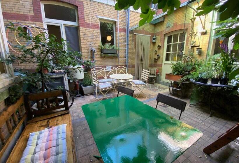 חדר סטנדרט, Lunatree