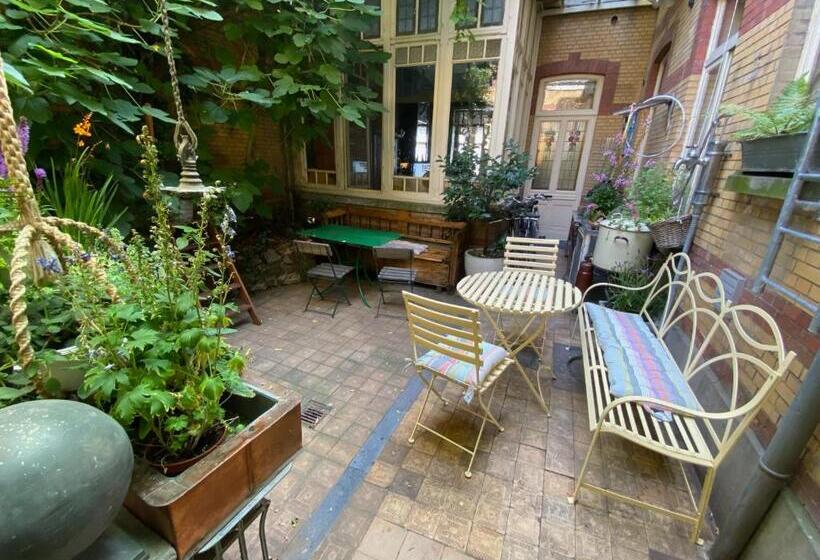 חדר סטנדרט, Lunatree