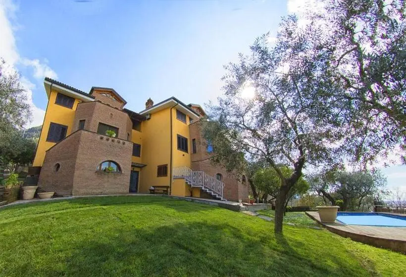 スイート, Villa C Luxury Estate