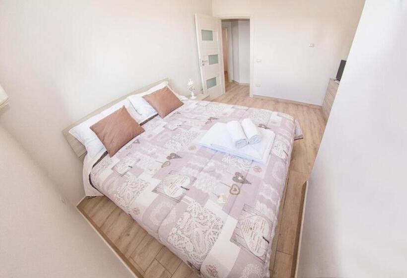 جناح, Villa C Luxury Estate