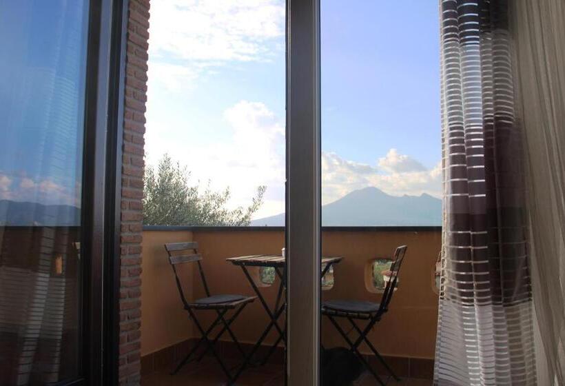 جناح مطلّ علي حمام السباحة, Villa C Luxury Estate