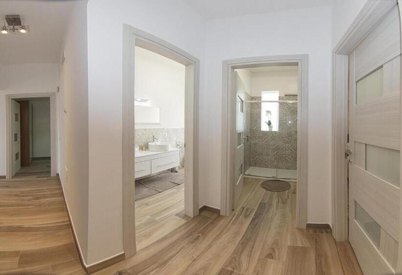 Люкс Вид на Бассейн, Villa C Luxury Estate