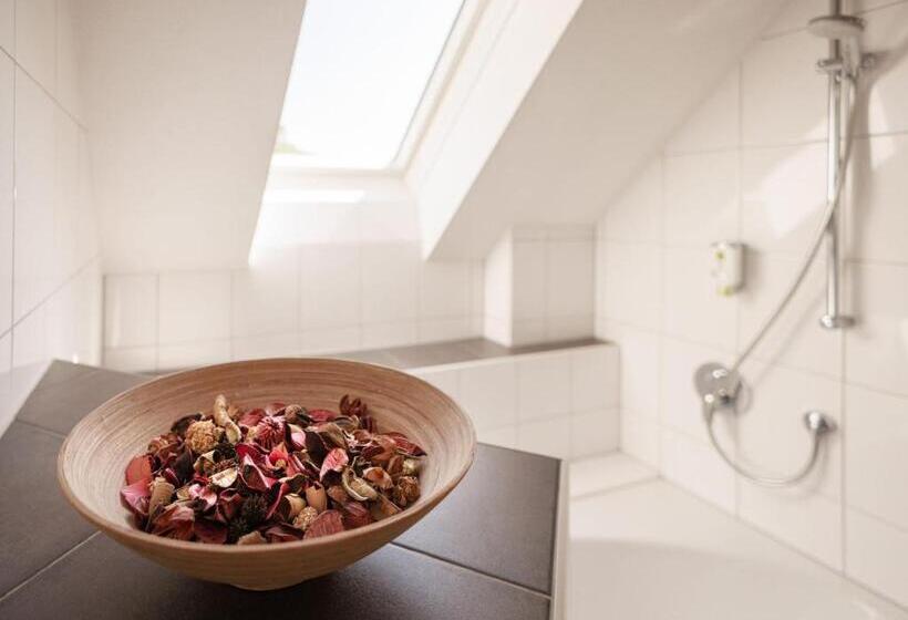 اتاق خانوادگی, Bauernhof Kure