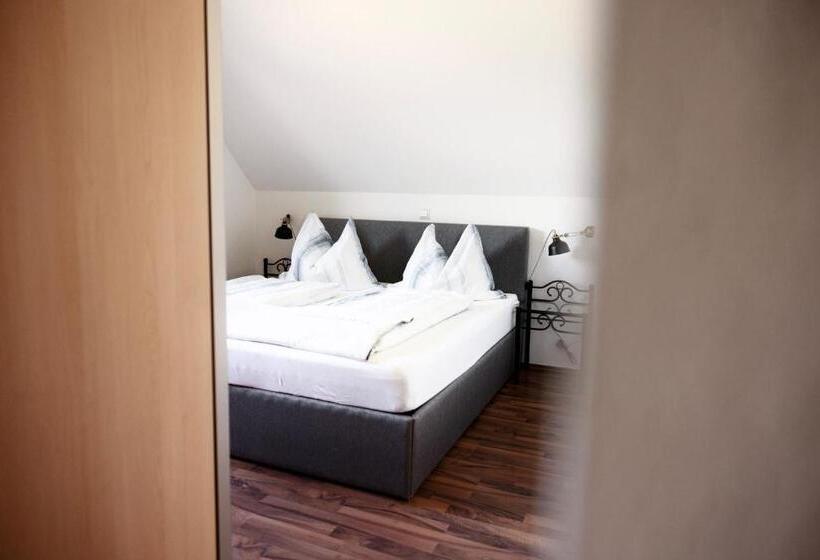 اتاق خانوادگی, Bauernhof Kure