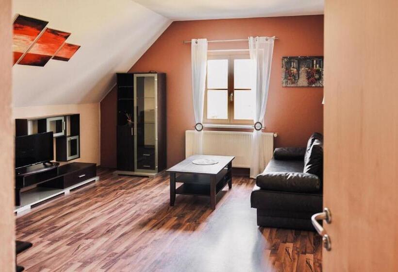 اتاق خانوادگی, Bauernhof Kure