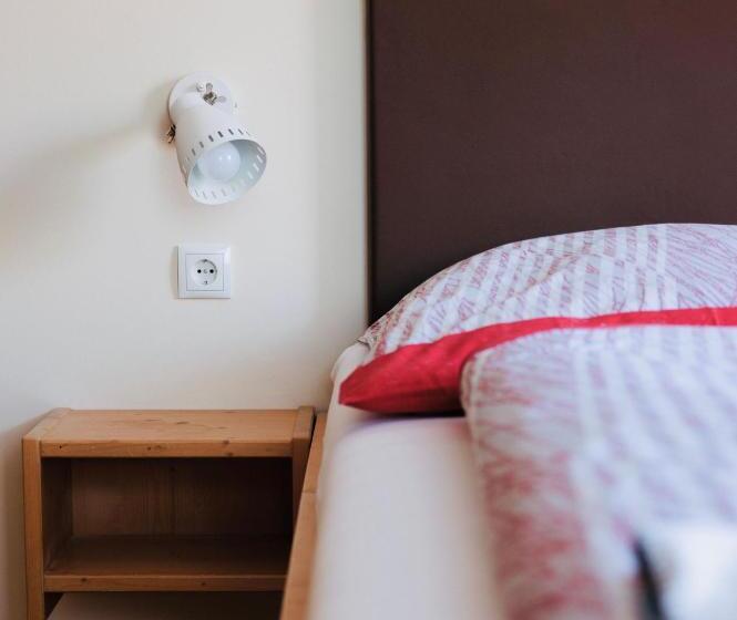 اتاق لوکس, Bauernhof Kure