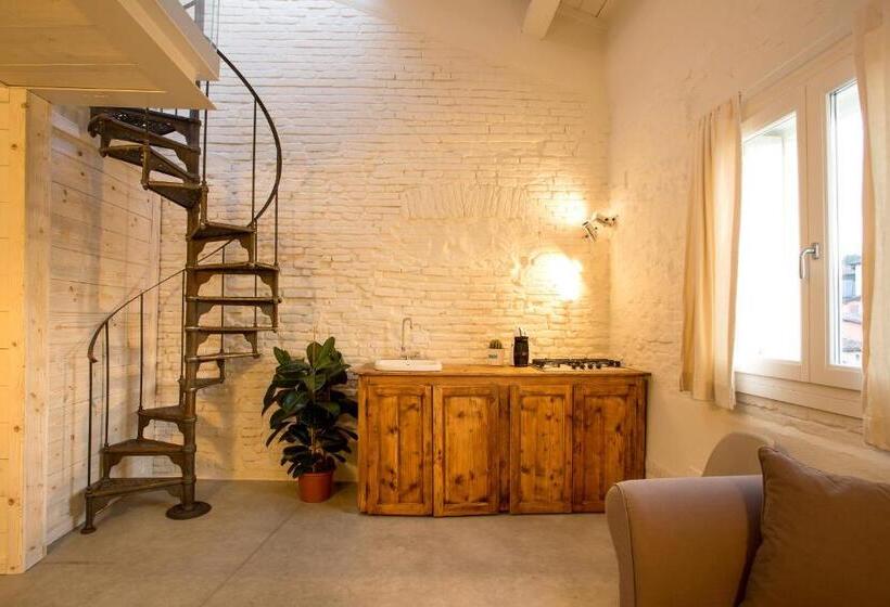 ドゥプレックスルーム, Sasaràl Suites