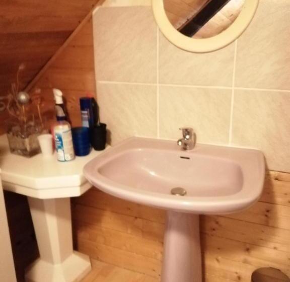 スタンダードルーム, Tyrbourg