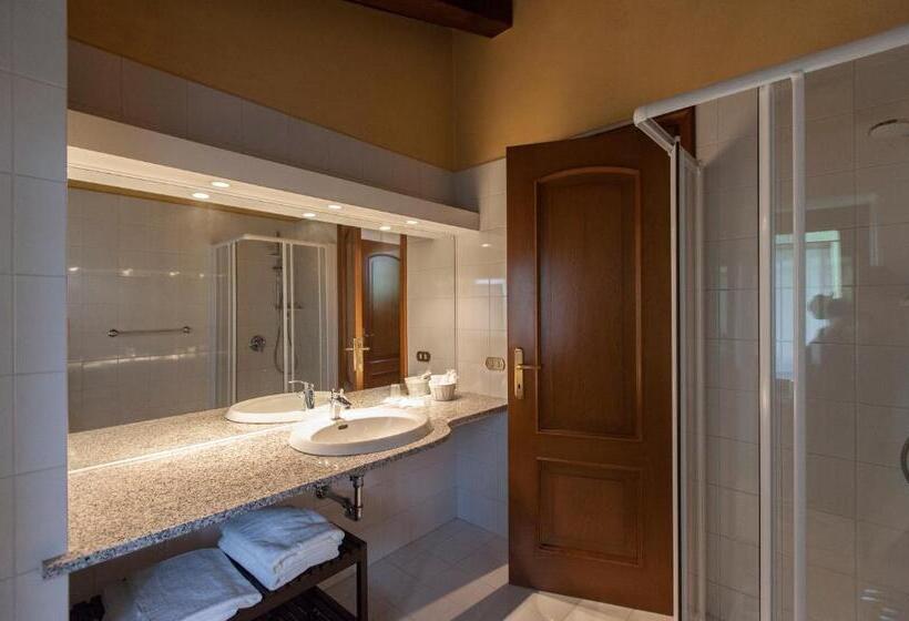 带大床的标准间, Alle Robinie