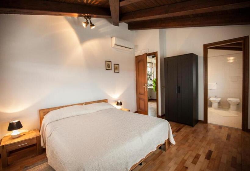 带大床的标准间, Alle Robinie