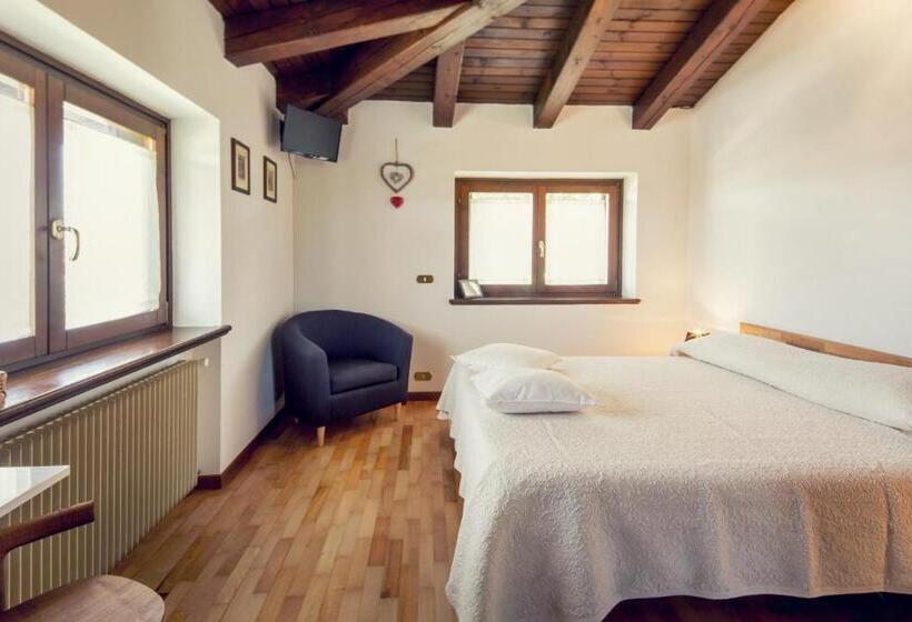 带大床的标准间, Alle Robinie