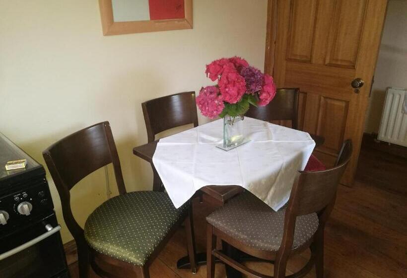 חדר דלוקס, Assaroe House