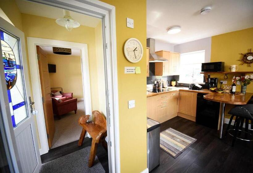 בקתת חדר, Heatherfield House B&b