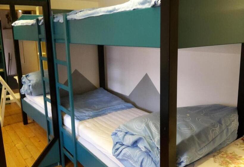 基本三人间, Specht