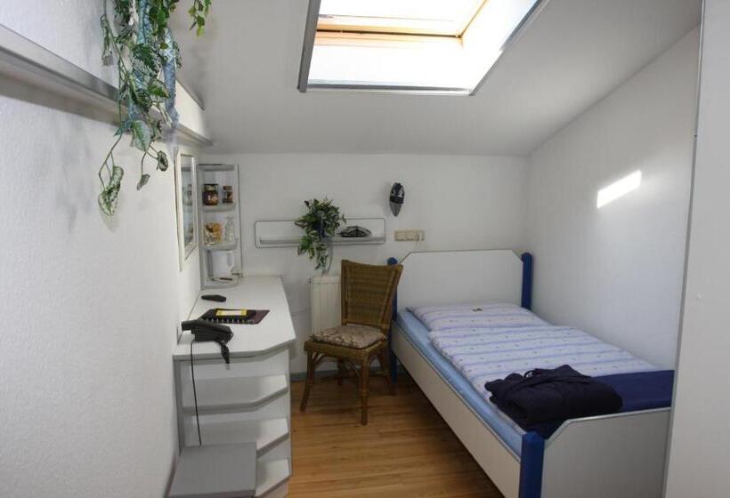 标准单人间, Specht