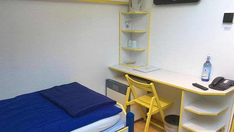 标准单人间, Specht