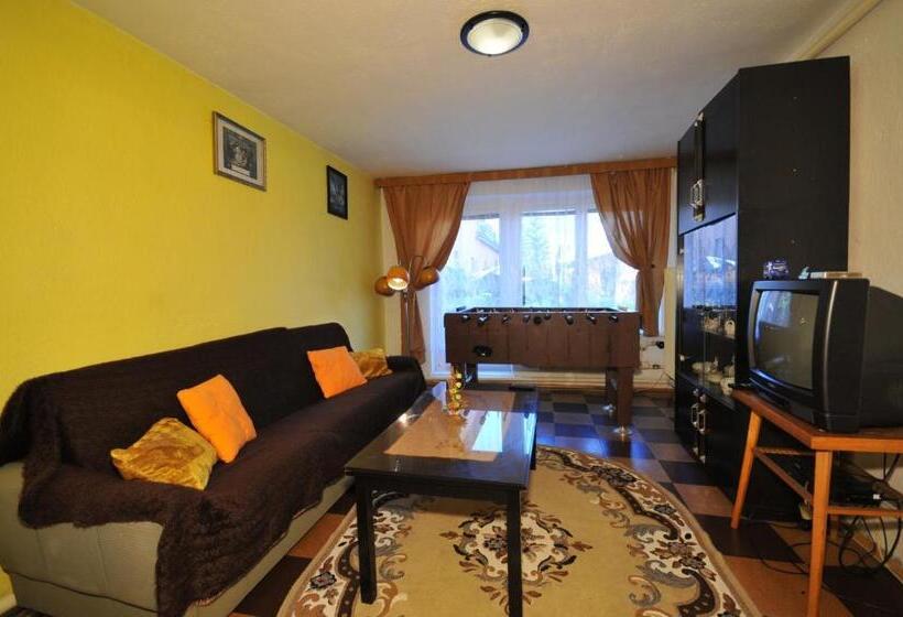 ファミリールーム, Privát Lujza