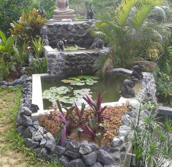 Апартаменты 1 Спальня с Балконом, Nananuira Apartment And Room